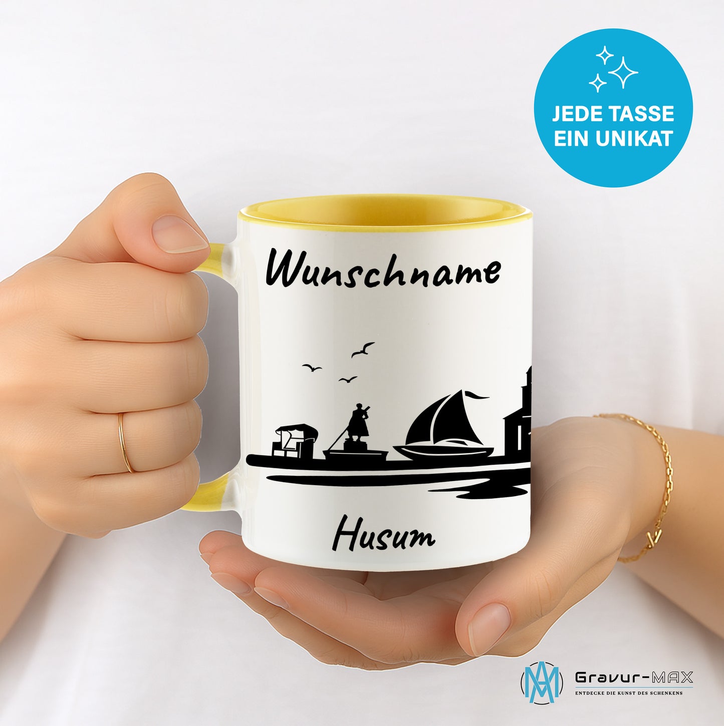 Tasse in Hellgelb 330ml bedruckt mit der Skyline von Husum personalisierbar mit Wunschname