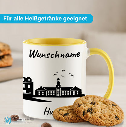 Tasse in Hellgelb 330ml bedruckt mit der Skyline von Husum personalisierbar mit Wunschname