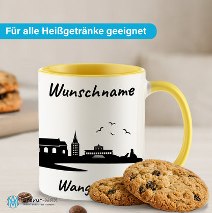 Tasse in Hellgelb 330ml bedruckt mit der Skyline von Wangerooge personalisierbar mit Wunschname
