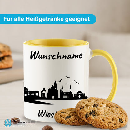 Tasse in Hellgelb 330ml bedruckt mit der Skyline von Wiesbaden personalisierbar mit Wunschname