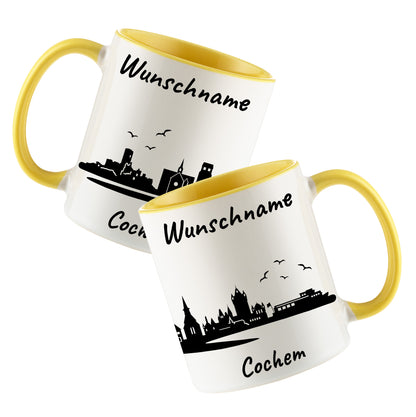 Tasse in Hellgelb 330ml bedruckt mit der Skyline von Cochem personalisierbar mit Wunschname