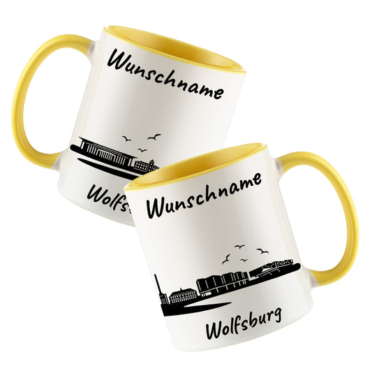 Tasse in Hellgelb 330ml bedruckt mit der Skyline von Wolfsburg personalisierbar mit Wunschname