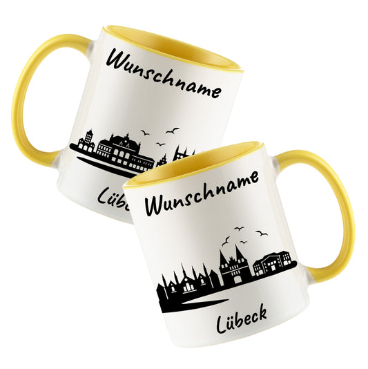 Tasse in Hellgelb 330ml bedruckt mit der Skyline von Lübeck personalisierbar mit Wunschname