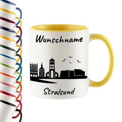 Tasse in Hellgelb 330ml bedruckt mit der Skyline von Stralsund personalisierbar mit Wunschname