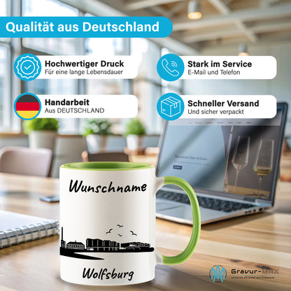Tasse in Hellgrün 330ml bedruckt mit der Skyline von Wolfsburg personalisierbar mit Wunschname