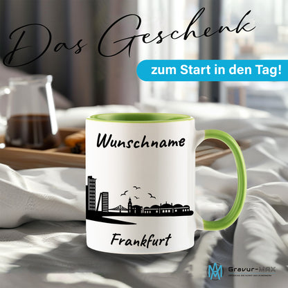 Tasse in Hellgrün 330ml bedruckt mit der Skyline von Frankfurt personalisierbar mit Wunschname