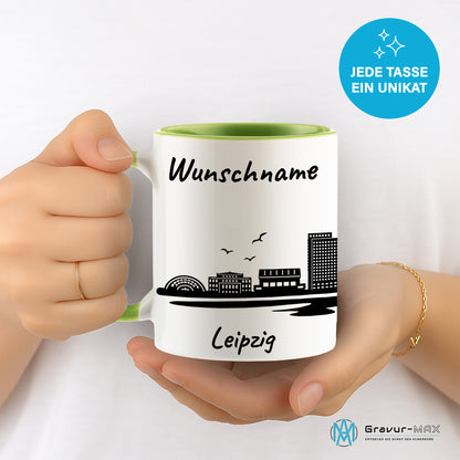 Tasse in Hellgrün 330ml bedruckt mit der Skyline von Leipzig personalisierbar mit Wunschname