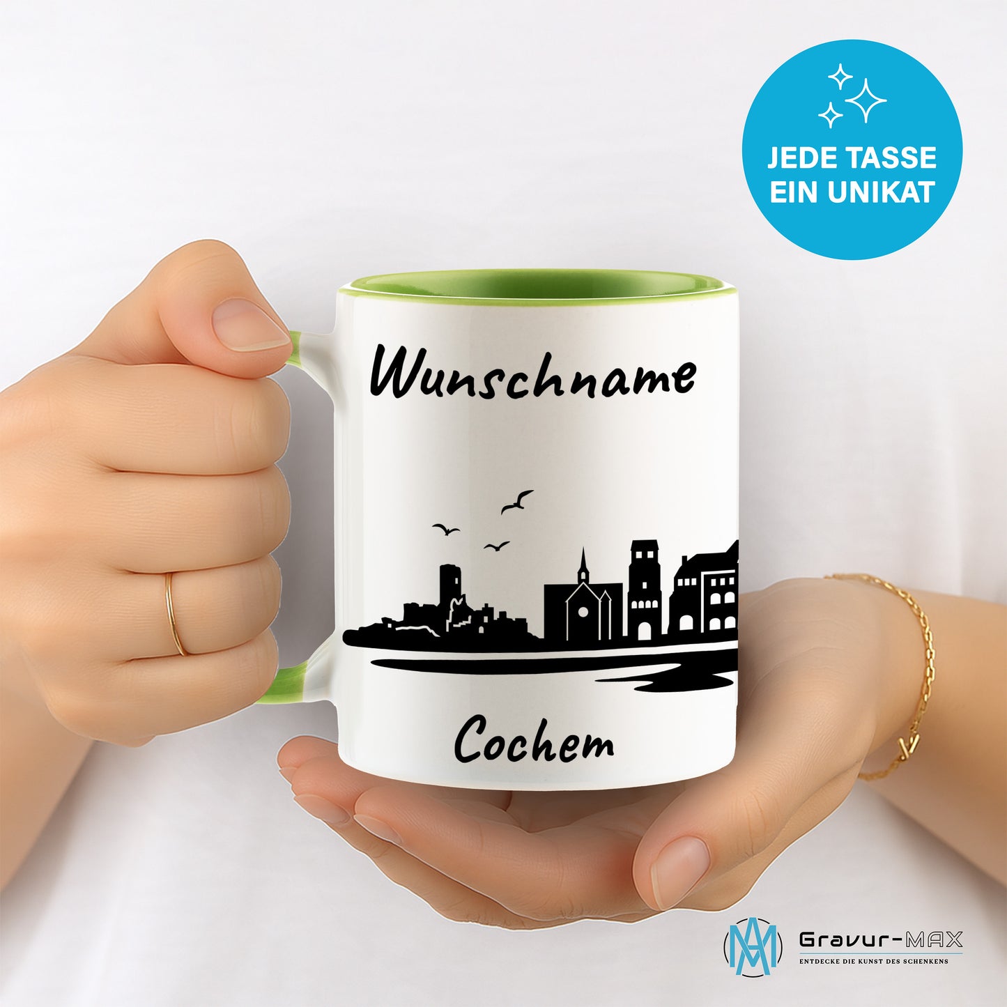 Tasse in Hellgrün 330ml bedruckt mit der Skyline von Cochem personalisierbar mit Wunschname
