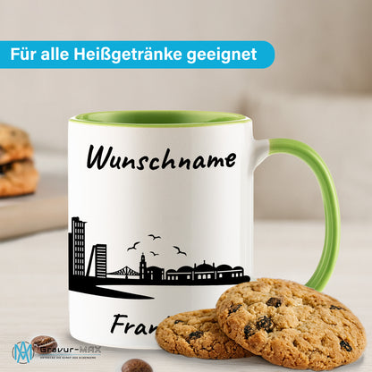 Tasse in Hellgrün 330ml bedruckt mit der Skyline von Frankfurt personalisierbar mit Wunschname