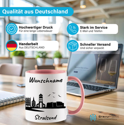 Tasse in Rosa 330ml bedruckt mit der Skyline von Stralsund personalisierbar mit Wunschname