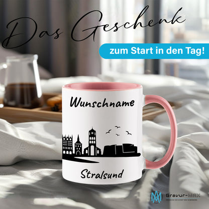 Tasse in Rosa 330ml bedruckt mit der Skyline von Stralsund personalisierbar mit Wunschname