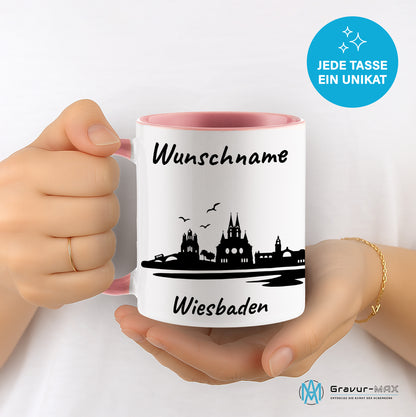 Tasse in Rosa 330ml bedruckt mit der Skyline von Wiesbaden personalisierbar mit Wunschname