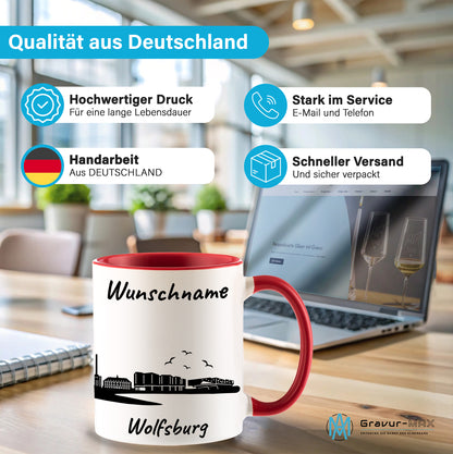Tasse in Rot 330ml bedruckt mit der Skyline von Wolfsburg personalisierbar mit Wunschname