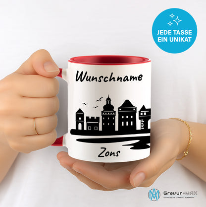 Tasse in Rot 330ml bedruckt mit der Skyline von Zons (Dormagen) personalisierbar mit Wunschname