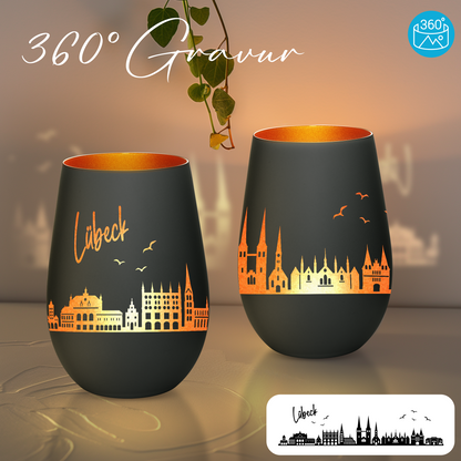 Hochwertiges Glas Windlicht mit Gravur "SKYLINE LÜBECK" in der Farbe Schwarz/Bronze