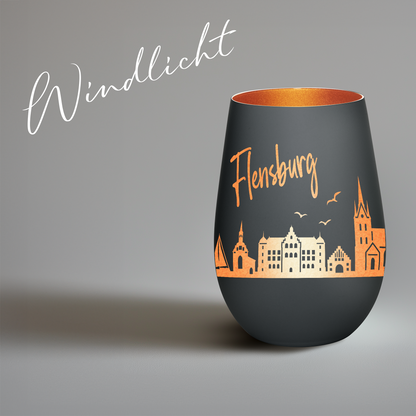 Hochwertiges Glas Windlicht mit Gravur "SKYLINE FLENSBURG" in der Farbe Schwarz/Bronze