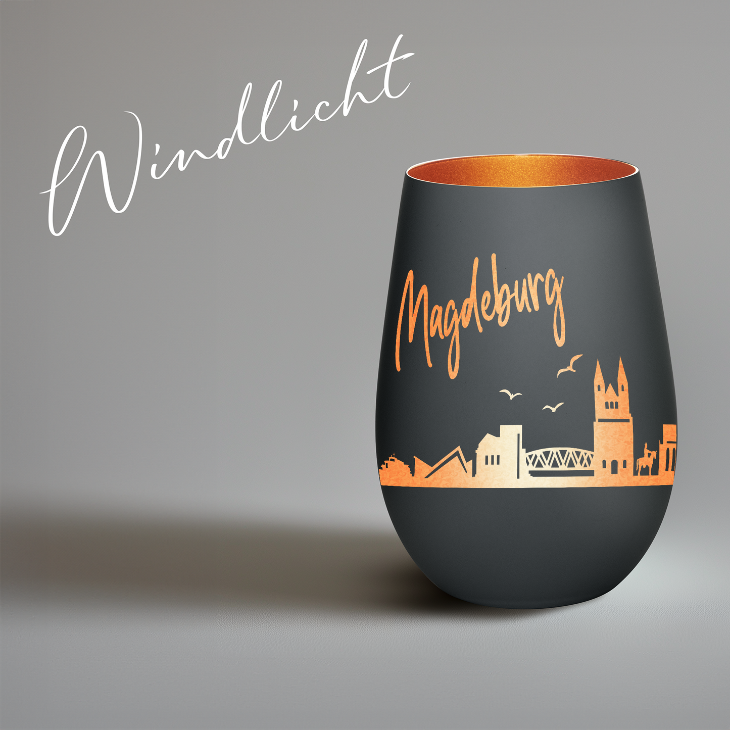 Hochwertiges Glas Windlicht mit Gravur "SKYLINE MAGDEBURG" in der Farbe Schwarz/Bronze