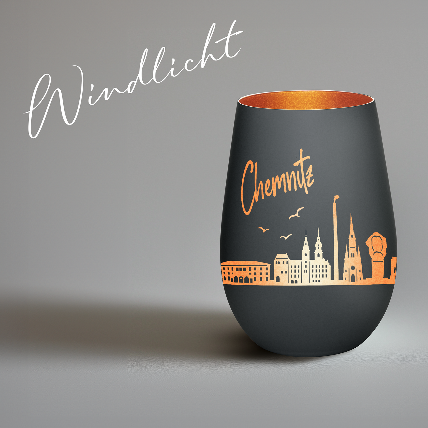 Hochwertiges Glas Windlicht mit Gravur "SKYLINE CHEMNITZ" in der Farbe Schwarz/Bronze