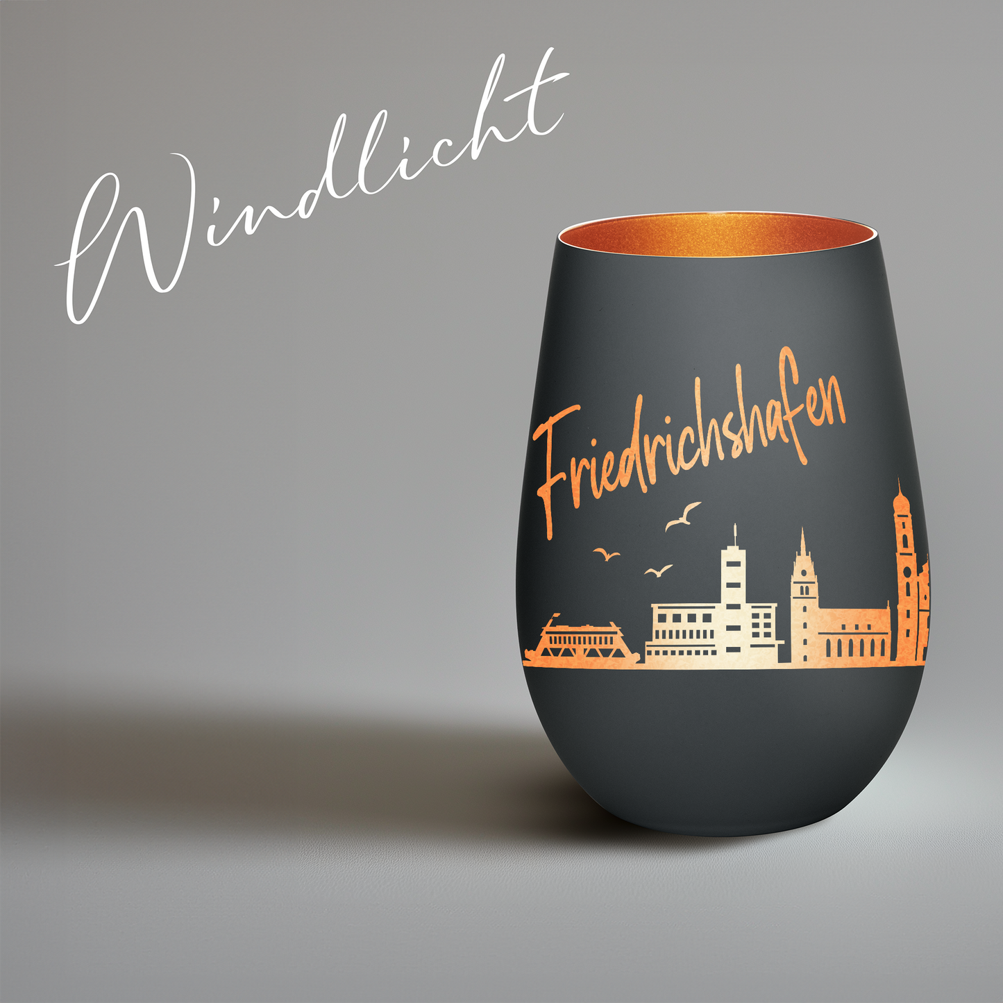 Hochwertiges Glas Windlicht mit Gravur "SKYLINE FRIEDRICHSHAFEN" in der Farbe Schwarz/Bronze