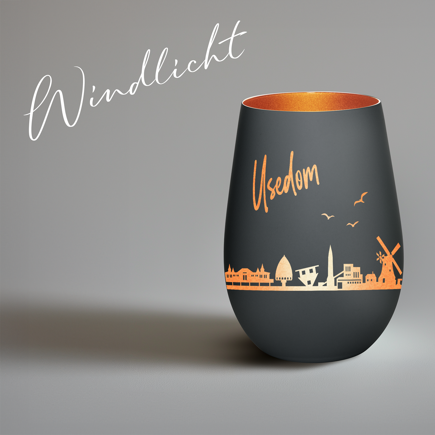 Hochwertiges Glas Windlicht mit Gravur "SKYLINE USEDOM" in der Farbe Schwarz/Bronze