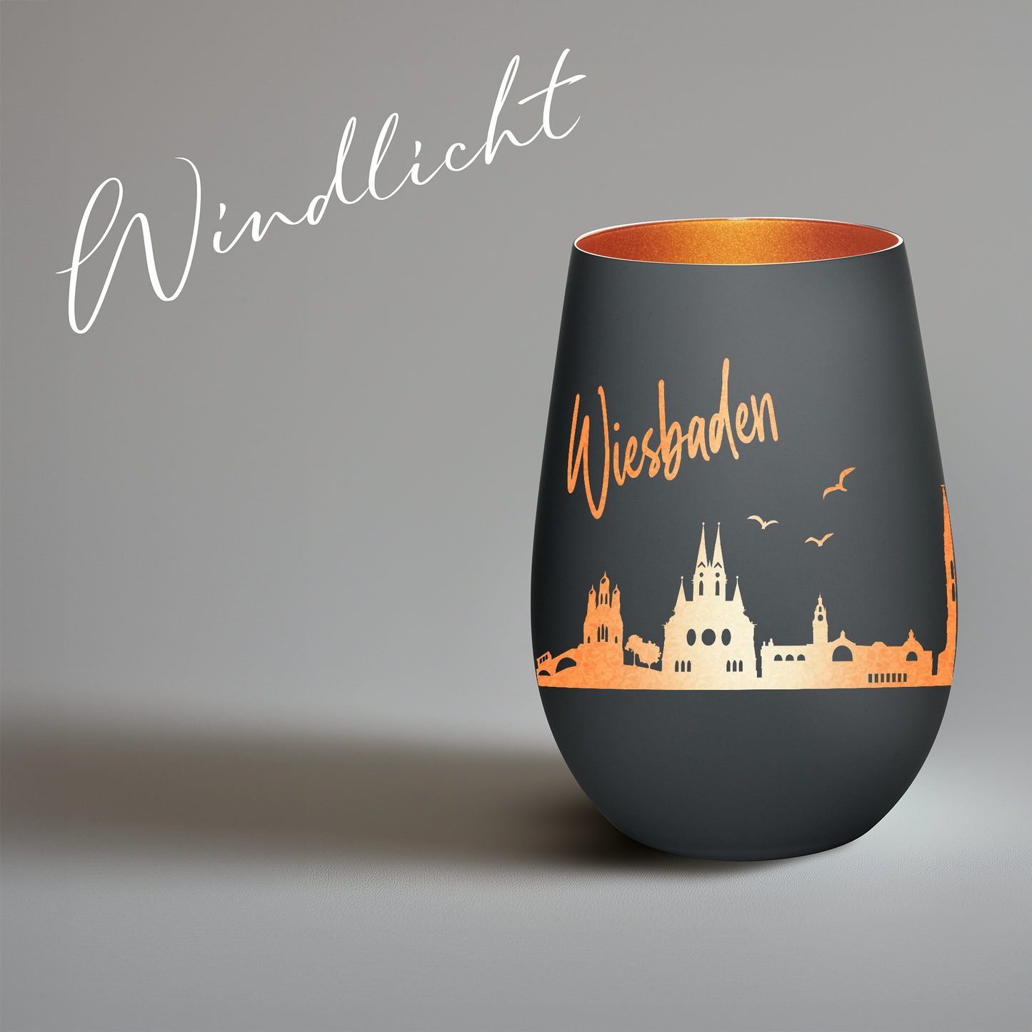 Hochwertiges Glas Windlicht mit Gravur "SKYLINE WIESBADEN" in der Farbe Schwarz/Bronze