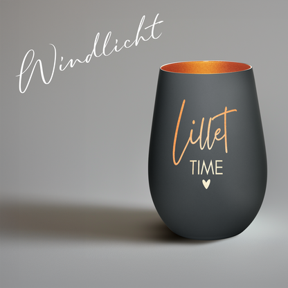 Hochwertiges Glas Windlicht mit Gravur "LILLET TIME" in der Farbe Schwarz/Bronze