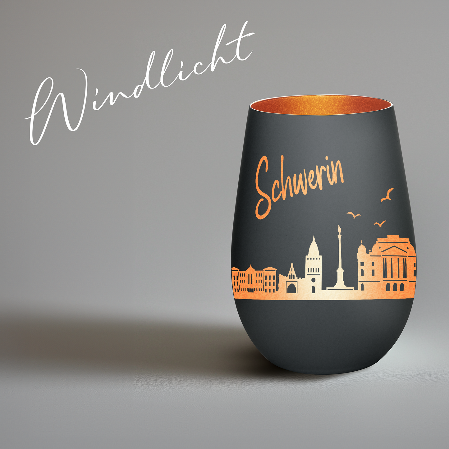 Hochwertiges Glas Windlicht mit Gravur "SKYLINE SCHWERIN" in der Farbe Schwarz/Bronze