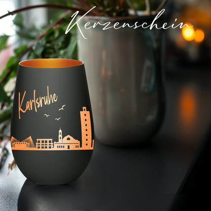 Hochwertiges Glas Windlicht mit Gravur "SKYLINE KARLSRUHE" in der Farbe Schwarz/Bronze