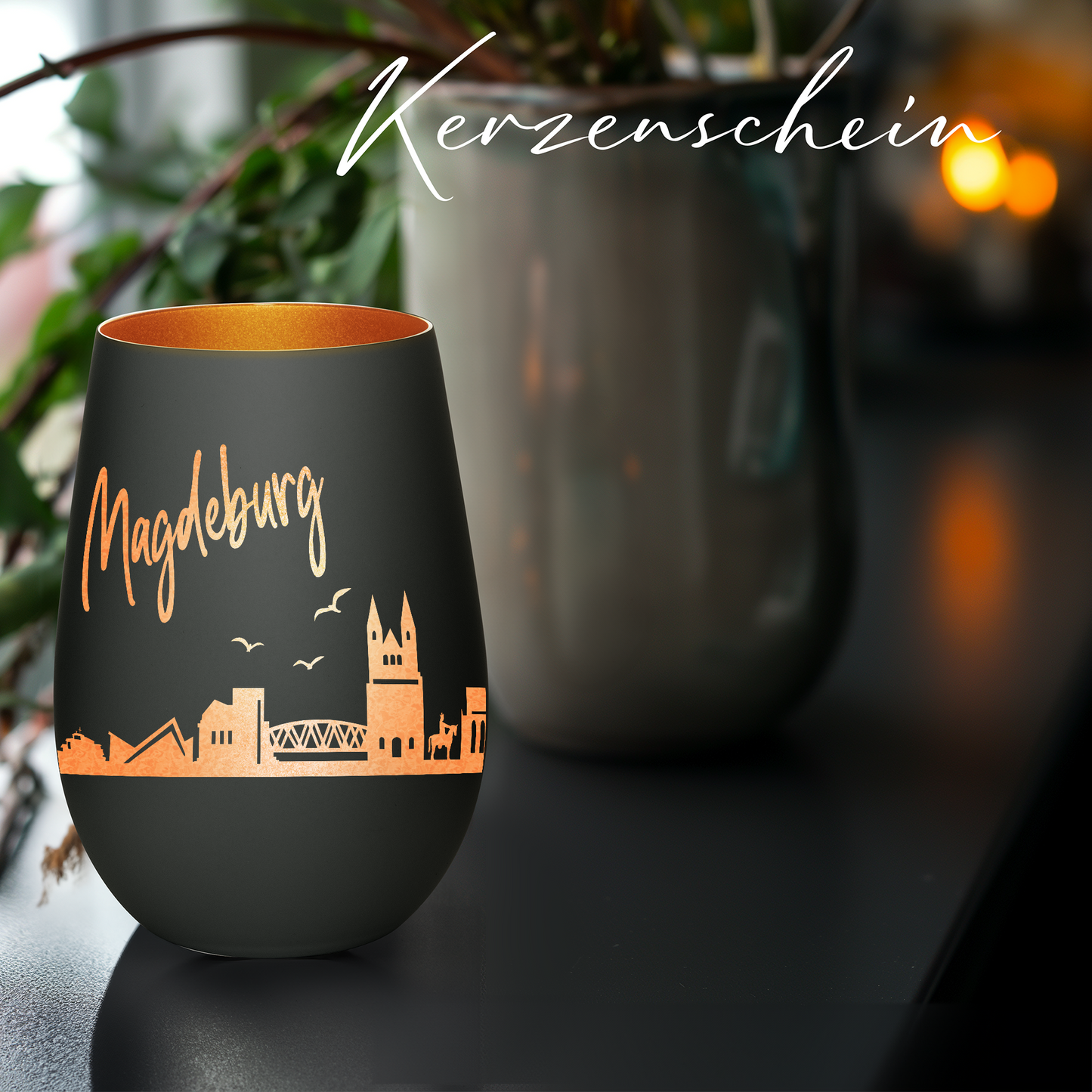 Hochwertiges Glas Windlicht mit Gravur "SKYLINE MAGDEBURG" in der Farbe Schwarz/Bronze