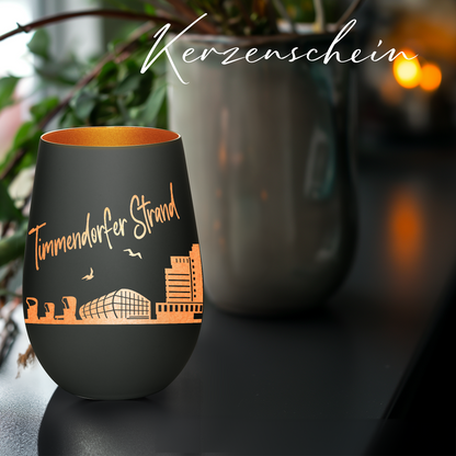 Hochwertiges Glas Windlicht mit Gravur "SKYLINE TIMMENDORFER STRAND" in der Farbe Schwarz/Bronze