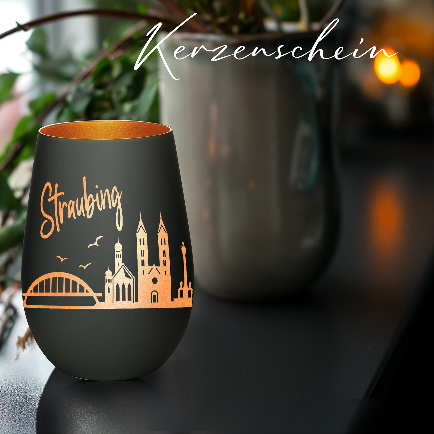 Hochwertiges Glas Windlicht mit Gravur "SKYLINE STRAUBING" in der Farbe Schwarz/Bronze