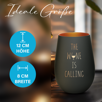 Hochwertiges Glas Windlicht mit Gravur "THE WINE IS CALLING" in der Farbe Schwarz/Bronze