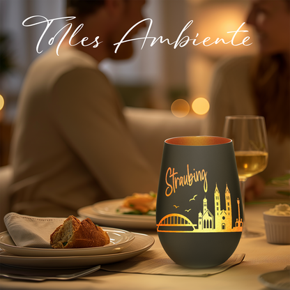 Hochwertiges Glas Windlicht mit Gravur "SKYLINE STRAUBING" in der Farbe Schwarz/Bronze