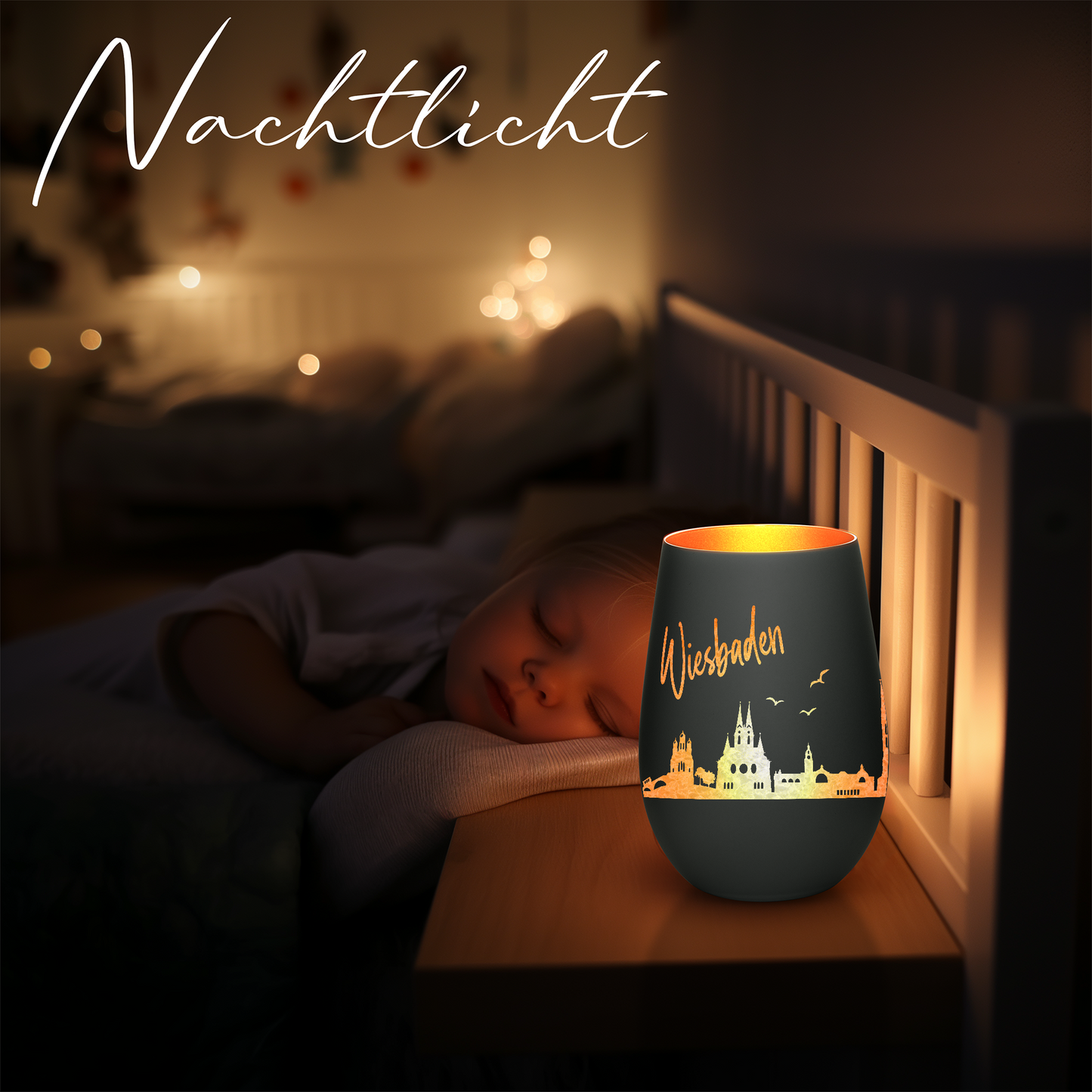 Hochwertiges Glas Windlicht mit Gravur "SKYLINE WIESBADEN" in der Farbe Schwarz/Bronze