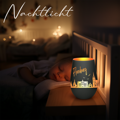 Hochwertiges Glas Windlicht mit Gravur "SKYLINE FLENSBURG" in der Farbe Schwarz/Bronze