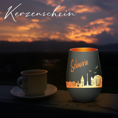 Hochwertiges Glas Windlicht mit Gravur "SKYLINE SCHWERIN" in der Farbe Schwarz/Bronze