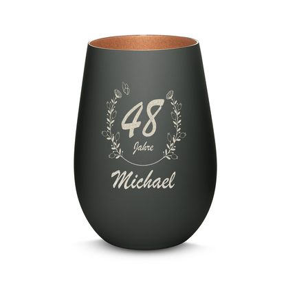 Hochwertiges Glas Windlicht mit Gravur "GEBURTSTAG MIT BLUMENKRANZ" mit Wunschnamen und Datum in der Farbe Schwarz/Bronze
