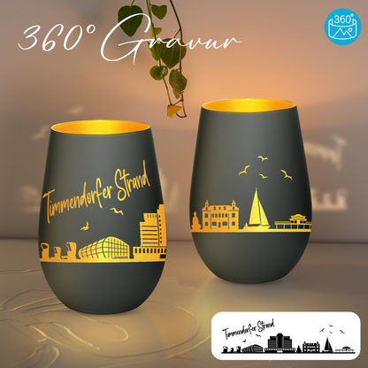 Hochwertiges Glas Windlicht mit Gravur "SKYLINE TIMMENDORFER STRAND" in der Farbe Schwarz/Gold