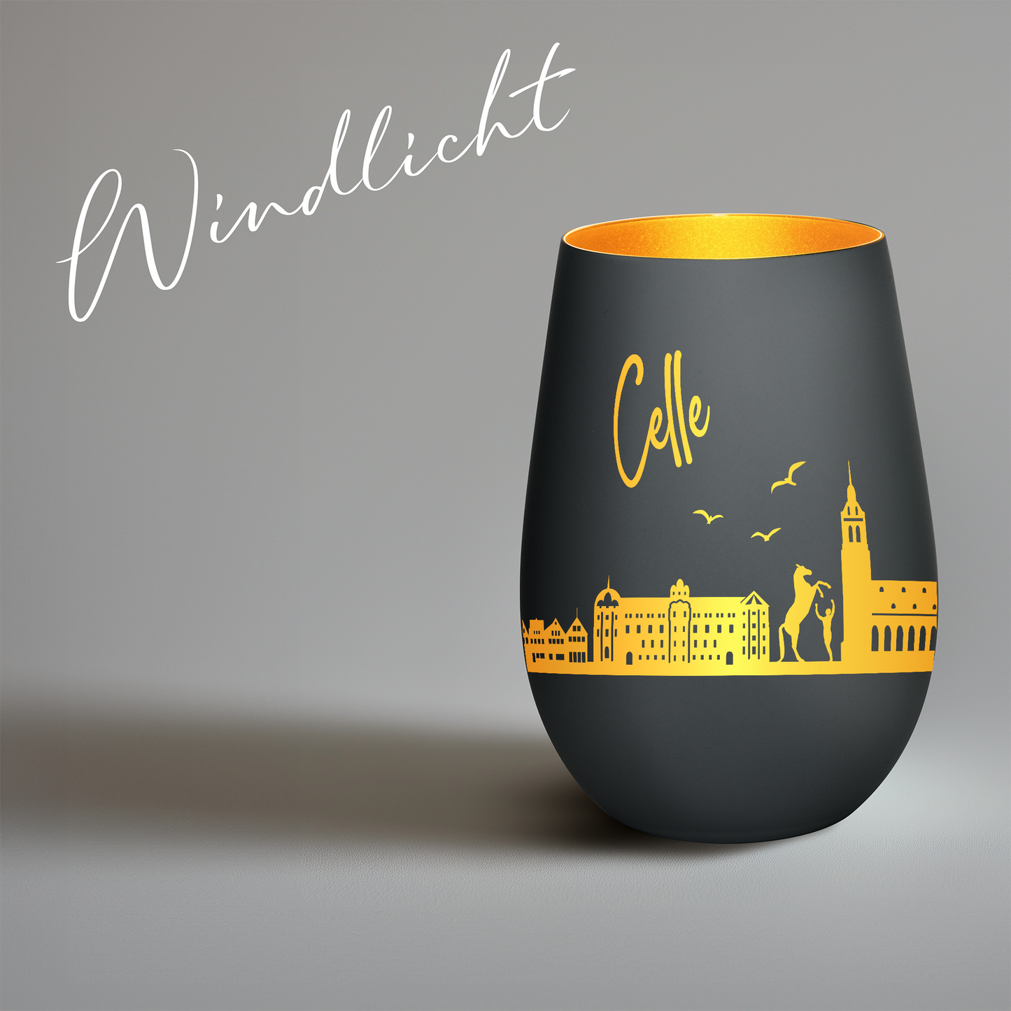 Hochwertiges Glas Windlicht mit Gravur "SKYLINE CELLE" in der Farbe Schwarz/Gold