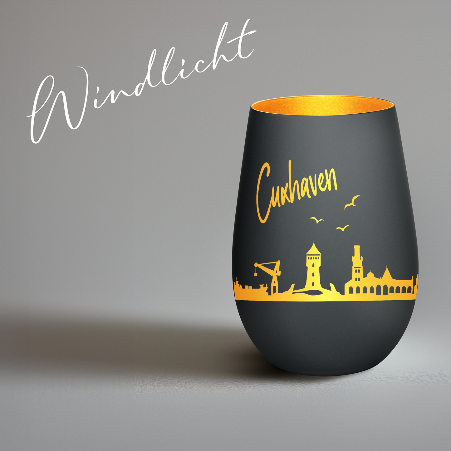 Hochwertiges Glas Windlicht mit Gravur "SKYLINE CUXHAVEN" in der Farbe Schwarz/Gold