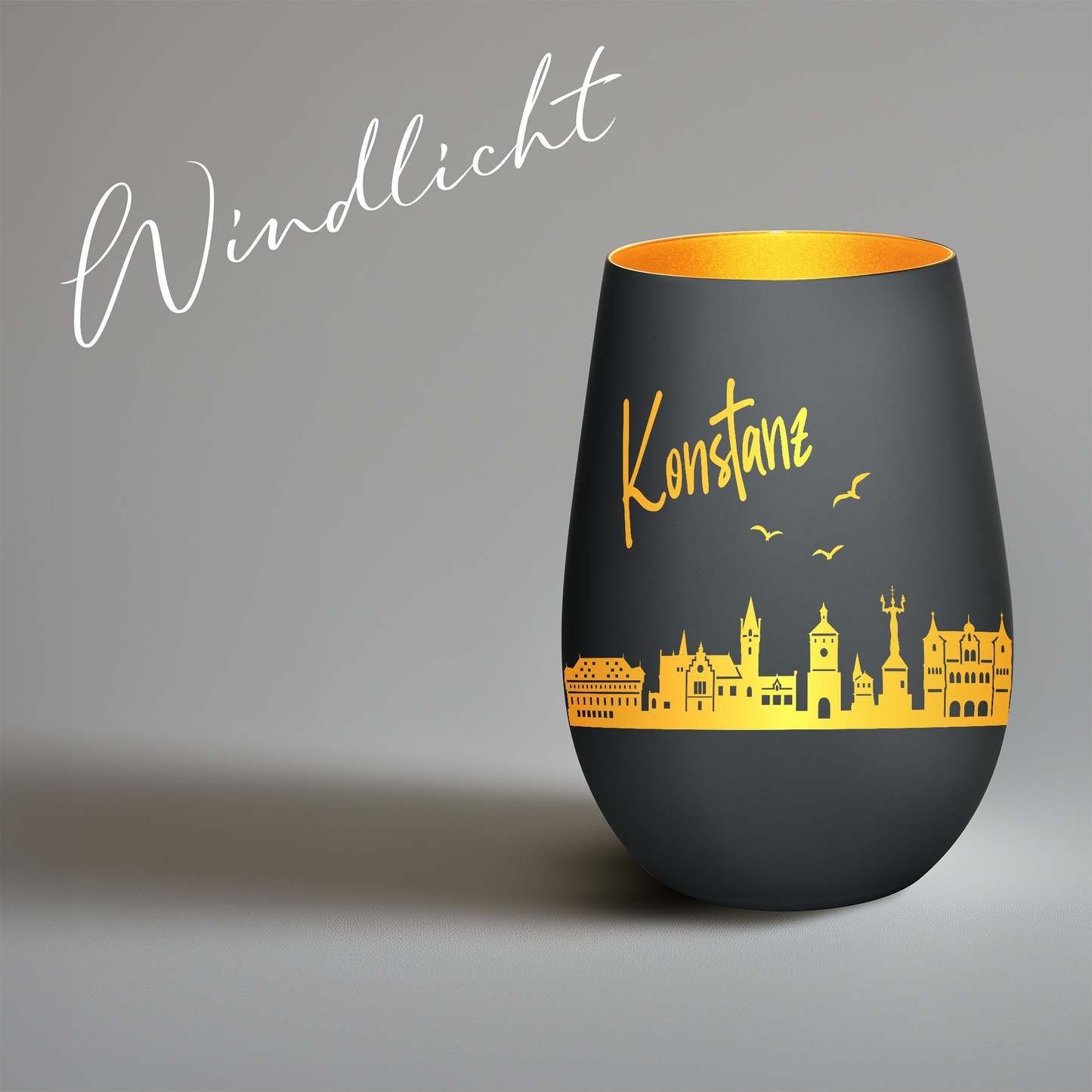 Hochwertiges Glas Windlicht mit Gravur "SKYLINE KONSTANZ" in der Farbe Schwarz/Gold