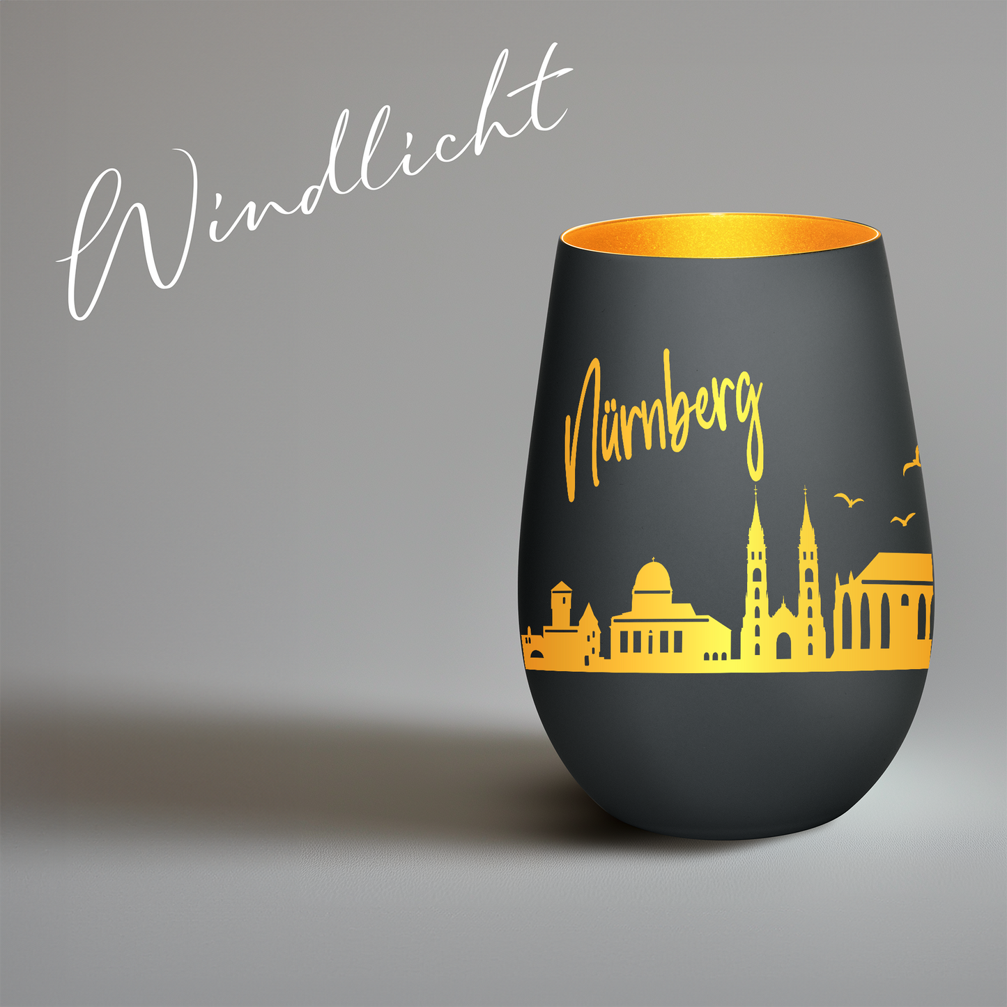 Hochwertiges Glas Windlicht mit Gravur "SKYLINE NÜRNBERG" in der Farbe Schwarz/Gold