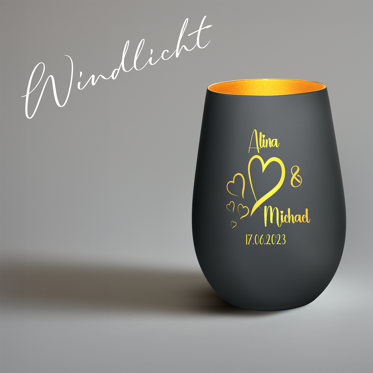 Hochwertiges Glas Windlicht mit Gravur "LIEBES WINDLICHT HERZ3" mit Wunschnamen und Datum in der Farbe Schwarz/Gold