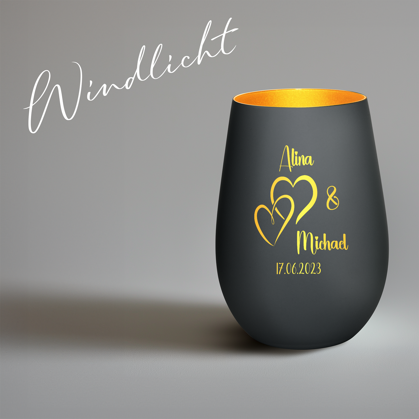 Hochwertiges Glas Windlicht mit Gravur "LIEBES WINDLICHT HERZ1" mit Wunschnamen und Datum in der Farbe Schwarz/Gold
