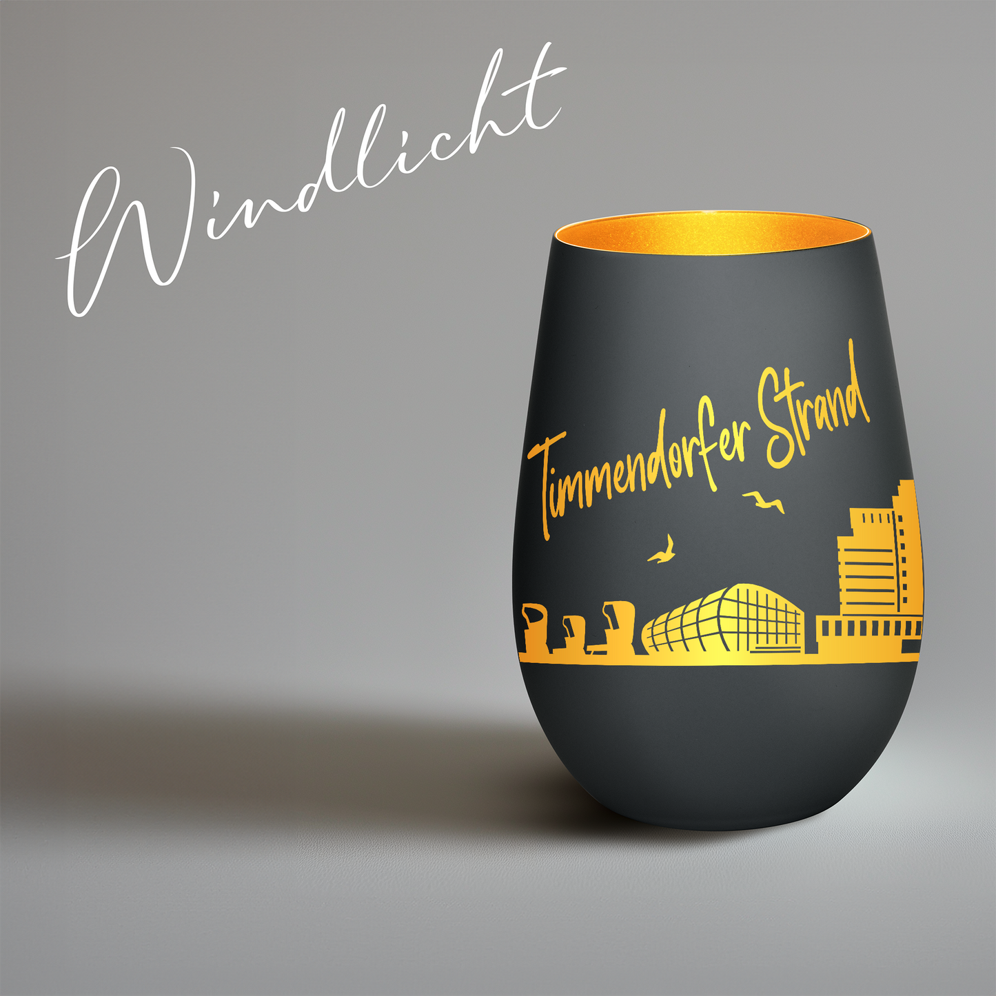 Hochwertiges Glas Windlicht mit Gravur "SKYLINE TIMMENDORFER STRAND" in der Farbe Schwarz/Gold