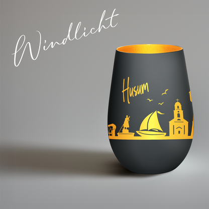 Hochwertiges Glas Windlicht mit Gravur "SKYLINE HUSUM" in der Farbe Schwarz/Gold