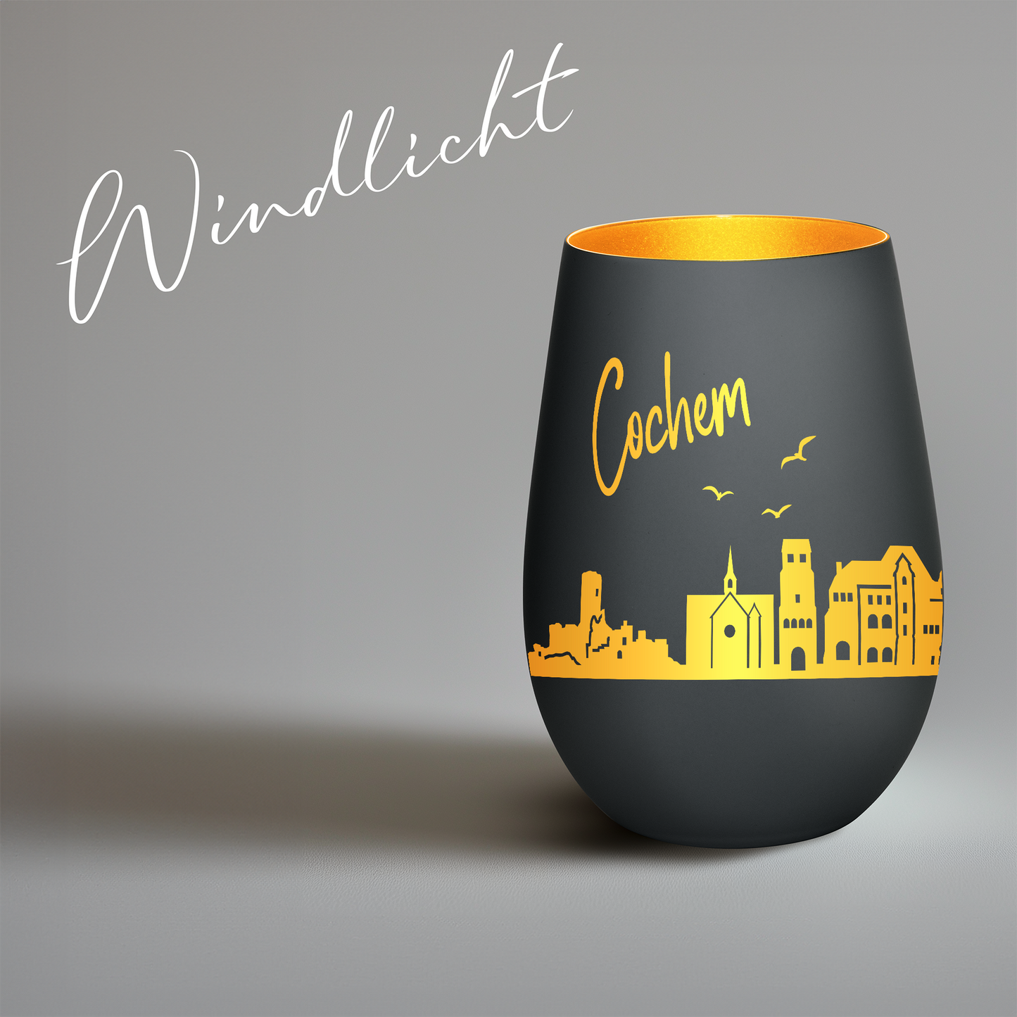 Hochwertiges Glas Windlicht mit Gravur "SKYLINE COCHEM" in der Farbe Schwarz/Gold
