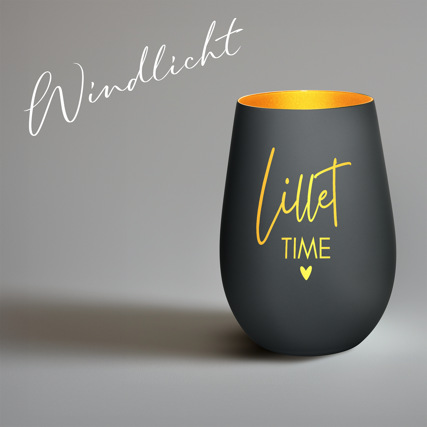 Hochwertiges Glas Windlicht mit Gravur "LILLET TIME" in der Farbe Schwarz/Gold