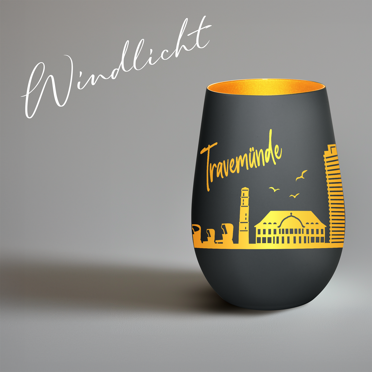 Hochwertiges Glas Windlicht mit Gravur "SKYLINE TRAVEMÜNDE" in der Farbe Schwarz/Gold