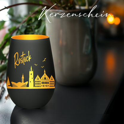 Hochwertiges Glas Windlicht mit Gravur "SKYLINE ROSTOCK" in der Farbe Schwarz/Gold